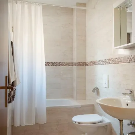 Kate Apartman *