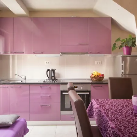 Kate Apartman *