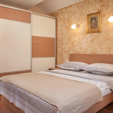 Kate Apartman