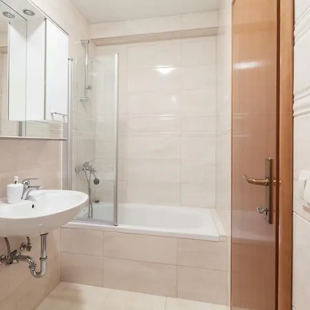 Kate Apartman