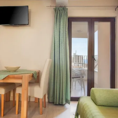 Kate Apartman *